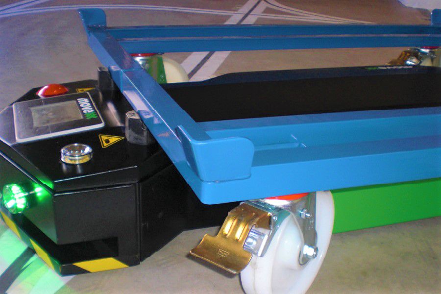 automatický agv elektrický tahač movexx aa1000-s-underrider pro automatizaci skladu, výroby a logistiky