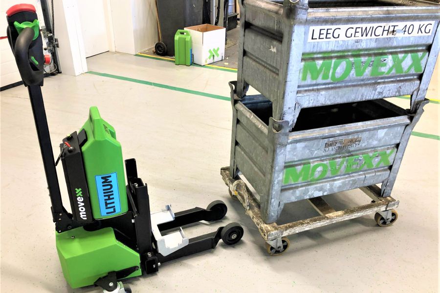 ručně vedený elektrický tahač movexx tt1000-m, manipulace vozíku ve skladu