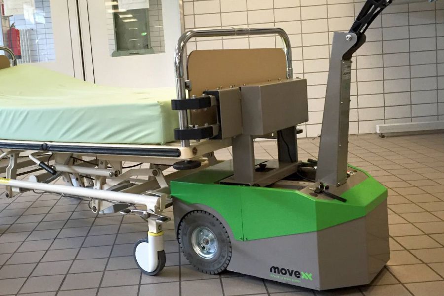 elektrický tahač movexx tt500-s-hh, ručně vedený, pro manipulaci nemocničních lůžek pro nemocnice