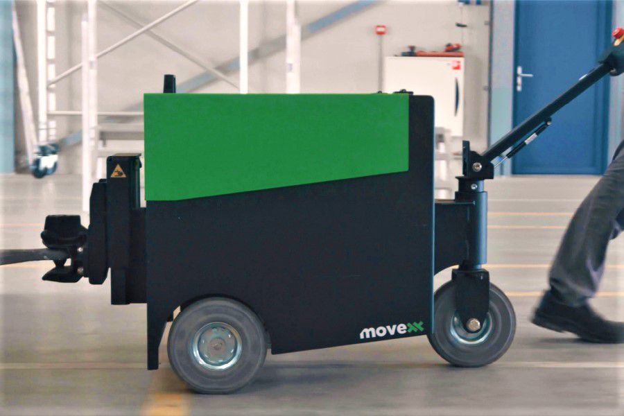 ručně vedený elektrický tahač movexx tt6000-s pro manipulaci těžkých vozíků a břemen
